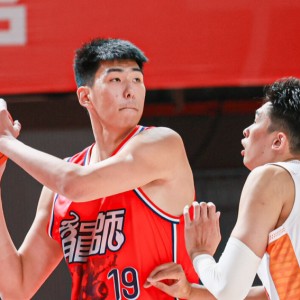 乐鱼-全明星中锋水准！9投狂砍17分10板4帽，郭士强真该带他进国家队