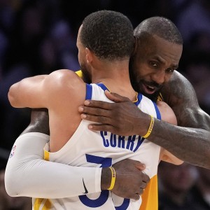 乐鱼官网-老詹若离队会去哪儿？联手库里引爆流量 还是落叶归根重返骑士？